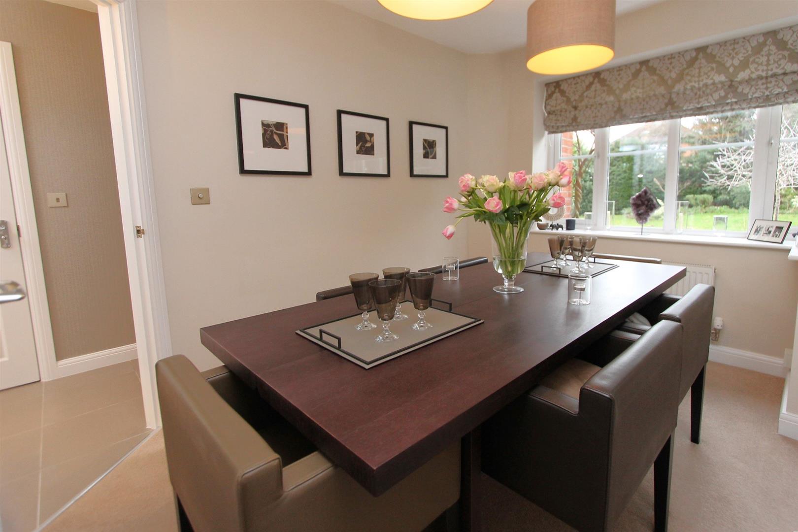 4 bed property in Shrubbery Gardens, Kidderminster
